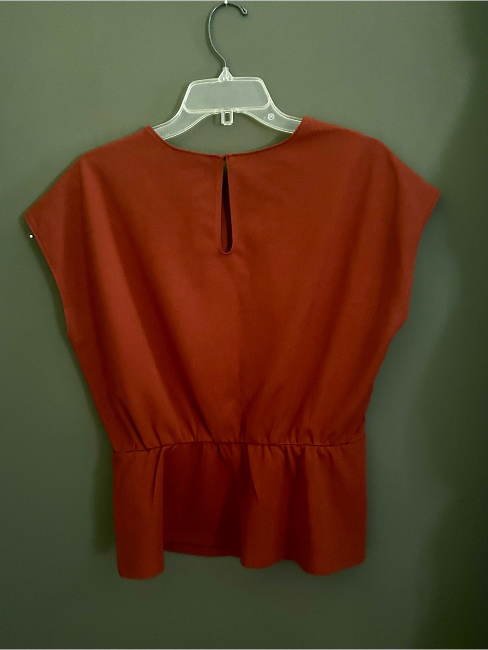 MELLODAY Rust Peplum Top - Picture 3 of 9
